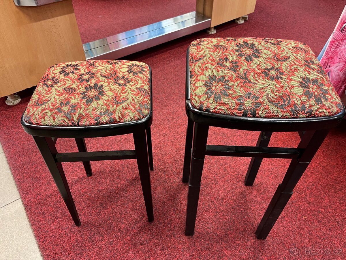 2x dřevěné židličky