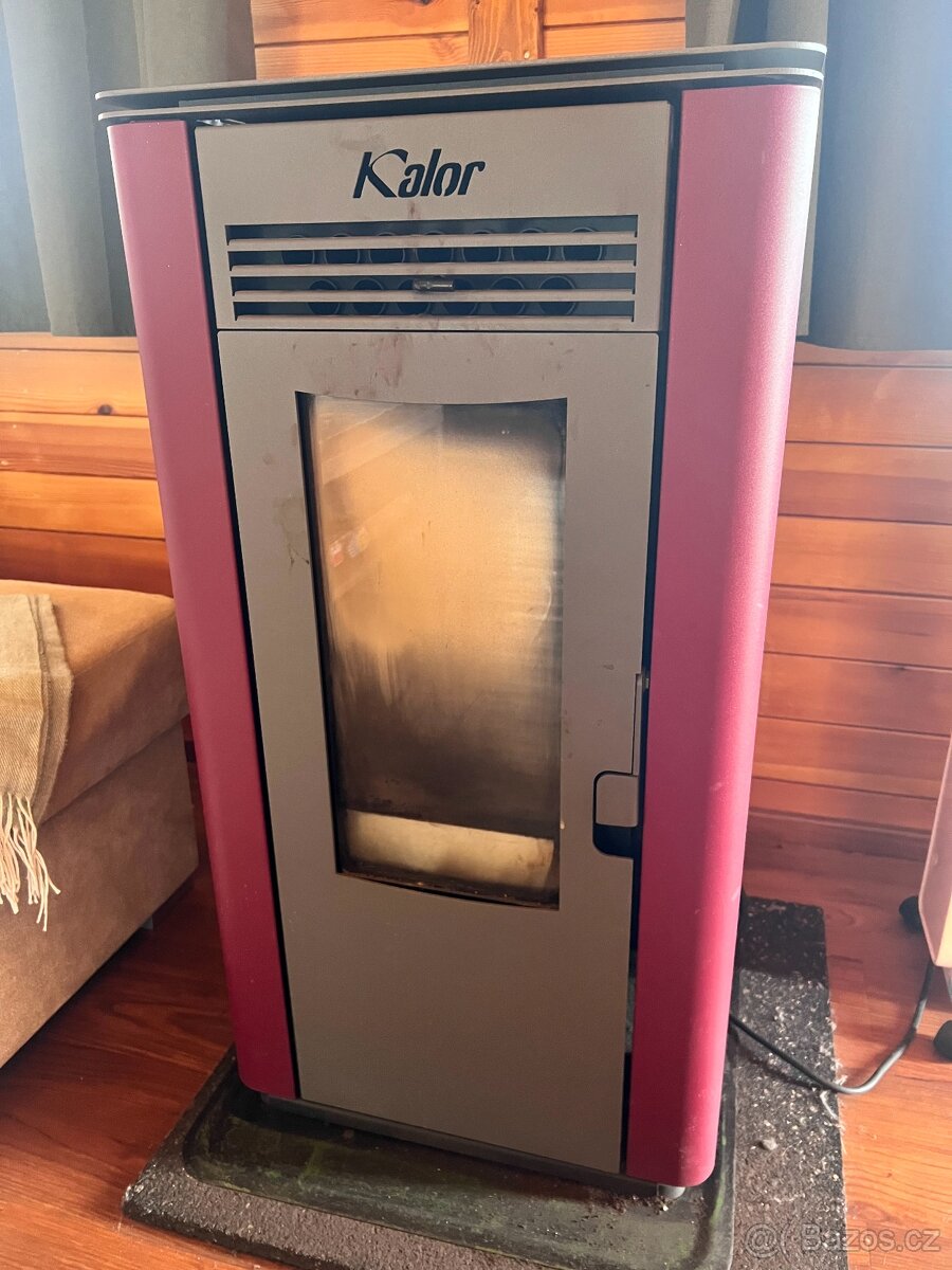 Peletová kamna Kalor Greta 8-BKA – málo používaná, 6,4 kW