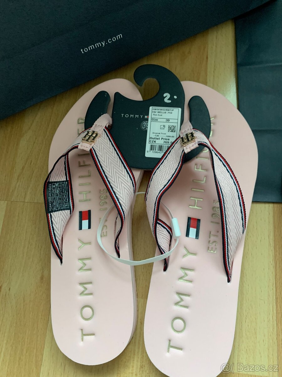 Nove boty Tommy Hilfiger vel 39 pantofle,zabky