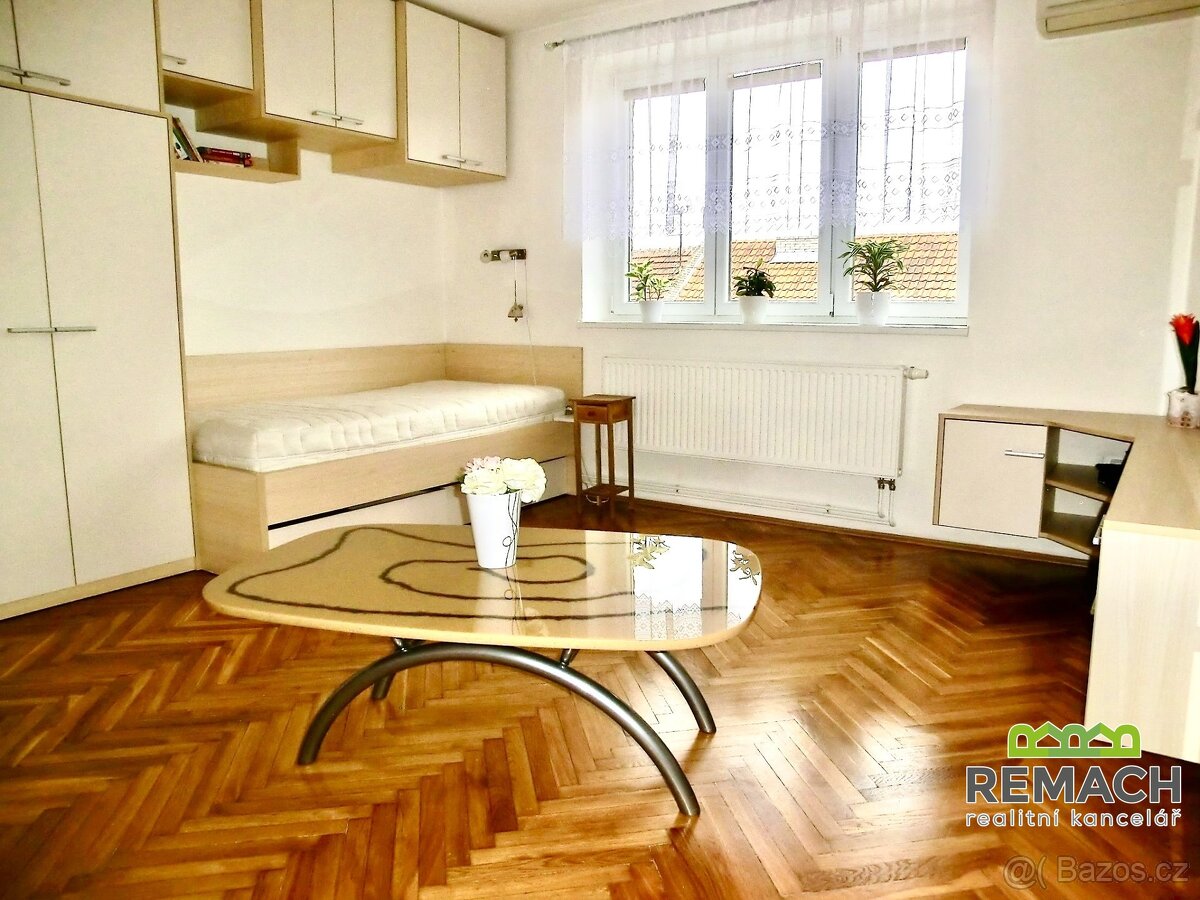 Pronájem, Byty 1+1, 38m2 - Uherský Brod, Hradištská