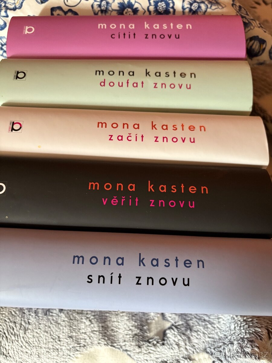 Mona Kasten série