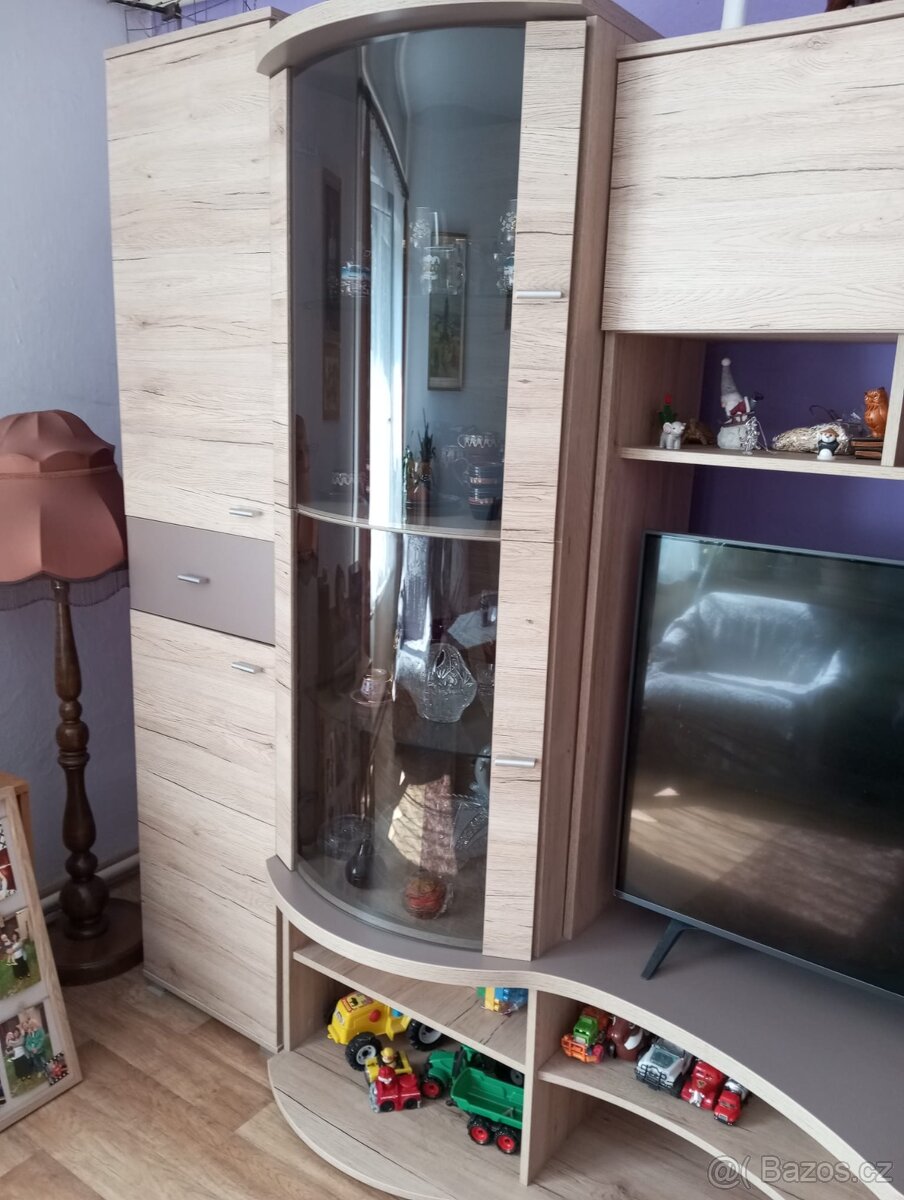 Krásná obývací stěna a komoda