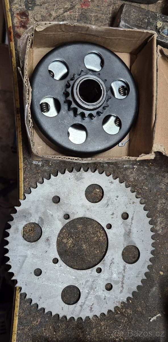 Rozběhová spojka pro 4t motor hřídel 20mm