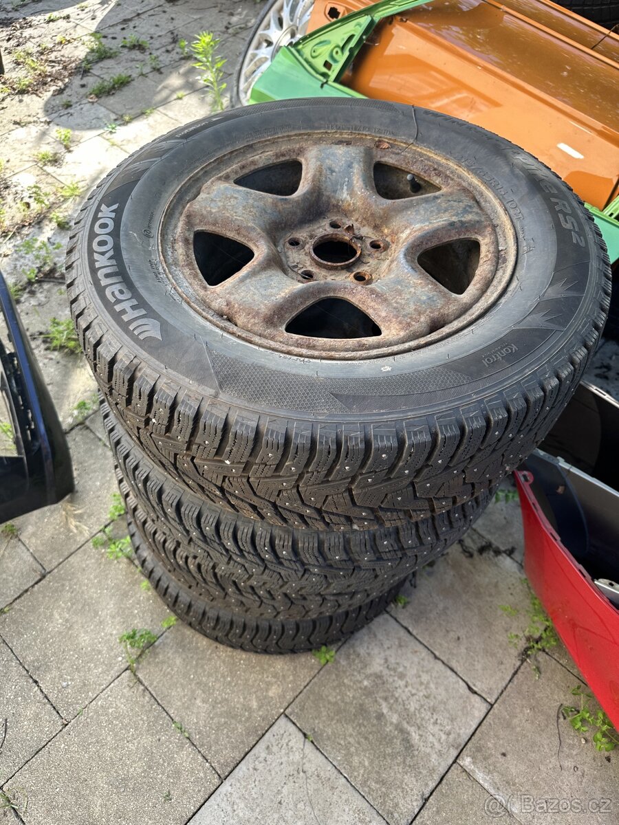 Toyota RAV4 - Originání 16" plechova kola
