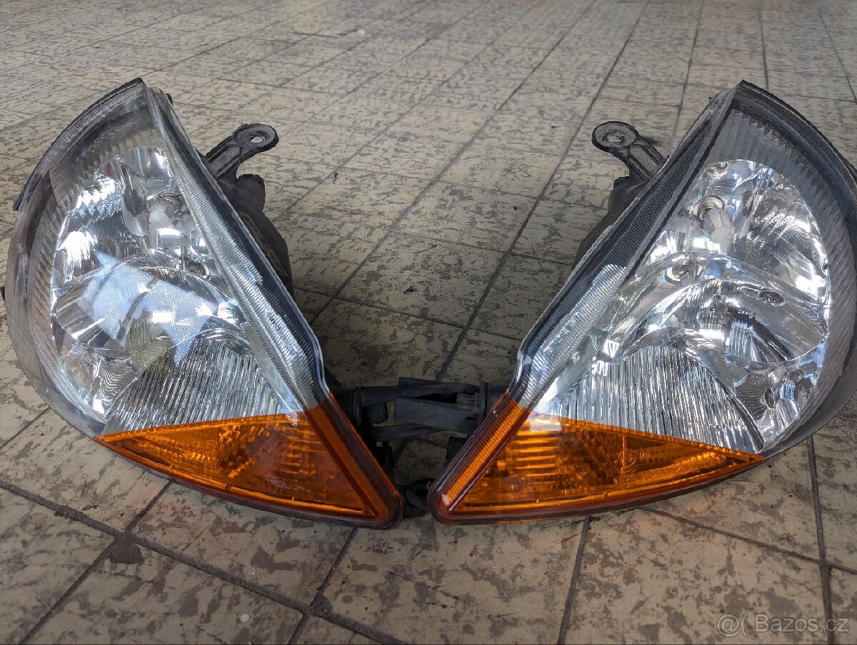 Přední světla Ford ka
