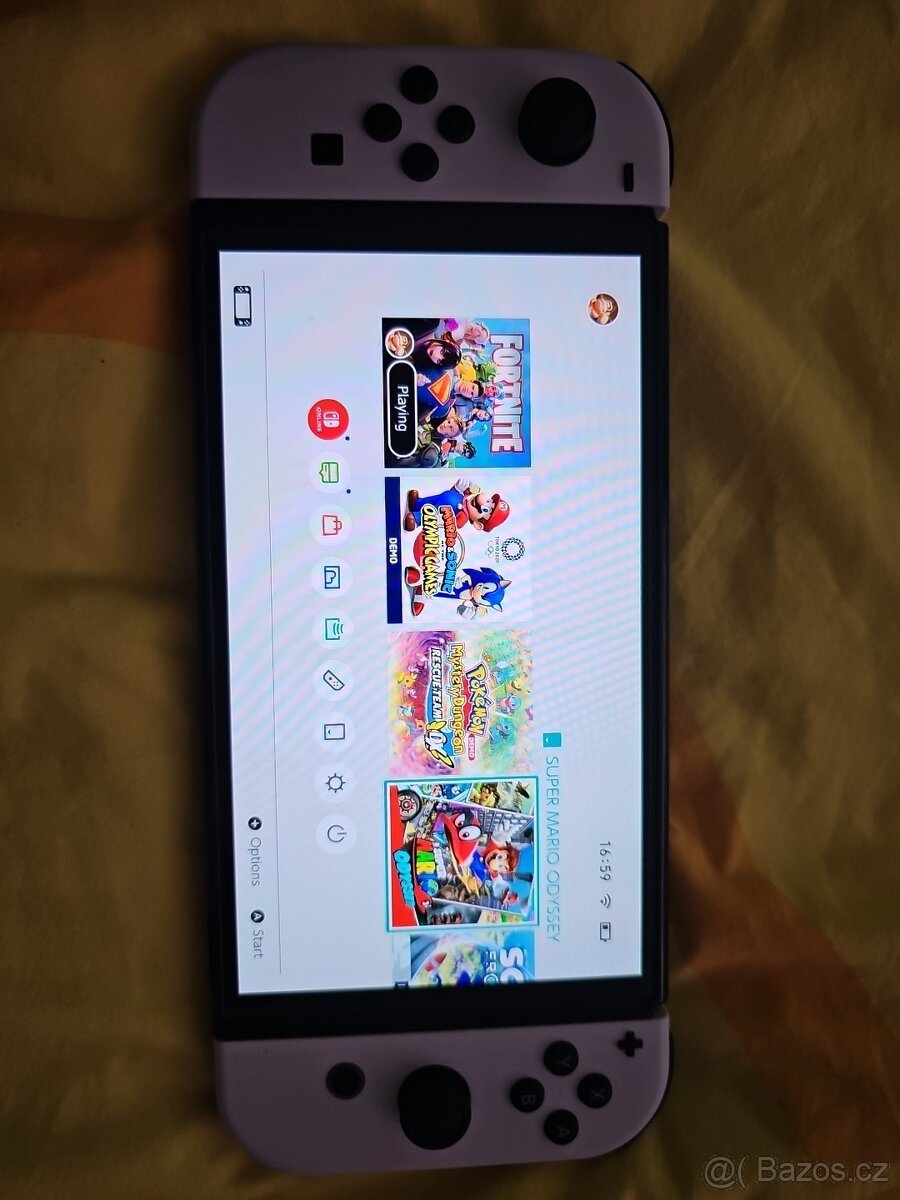 Nintendo switch s hrou Mario Odyssey a přenosným kufříkem