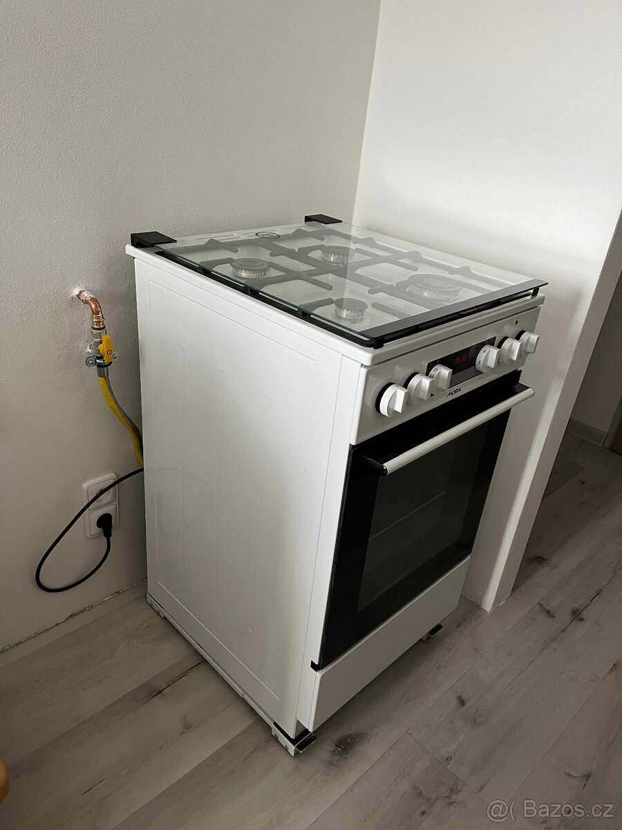 Kombinovaný sporák Mora K 8668 BW