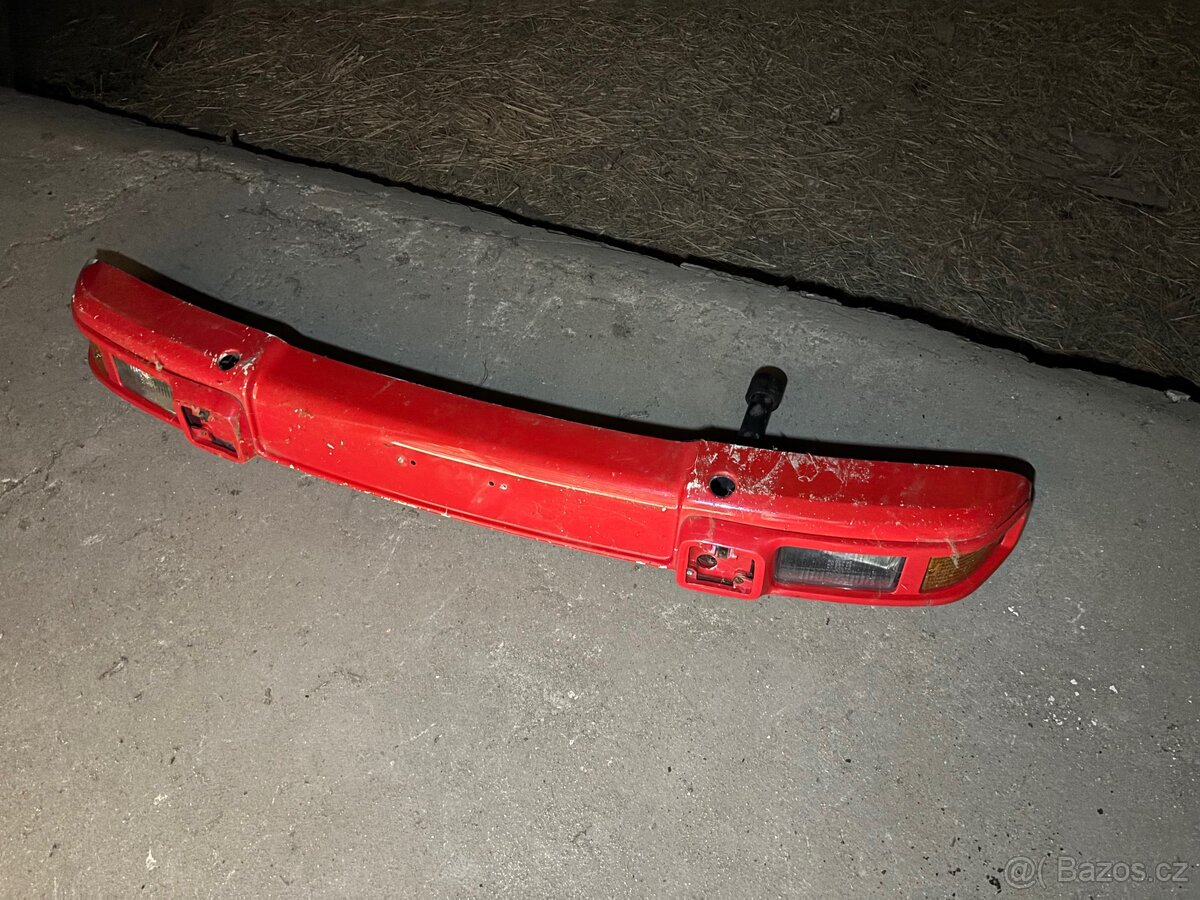Nárazník Porsche 944 vc nepoškozených mlhovek