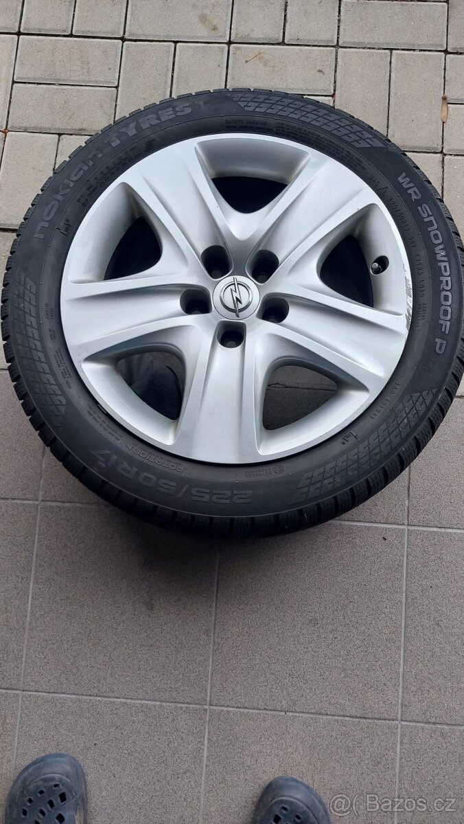 Prodám zimní pneu 225/50R17 vzorek 7,5 mm