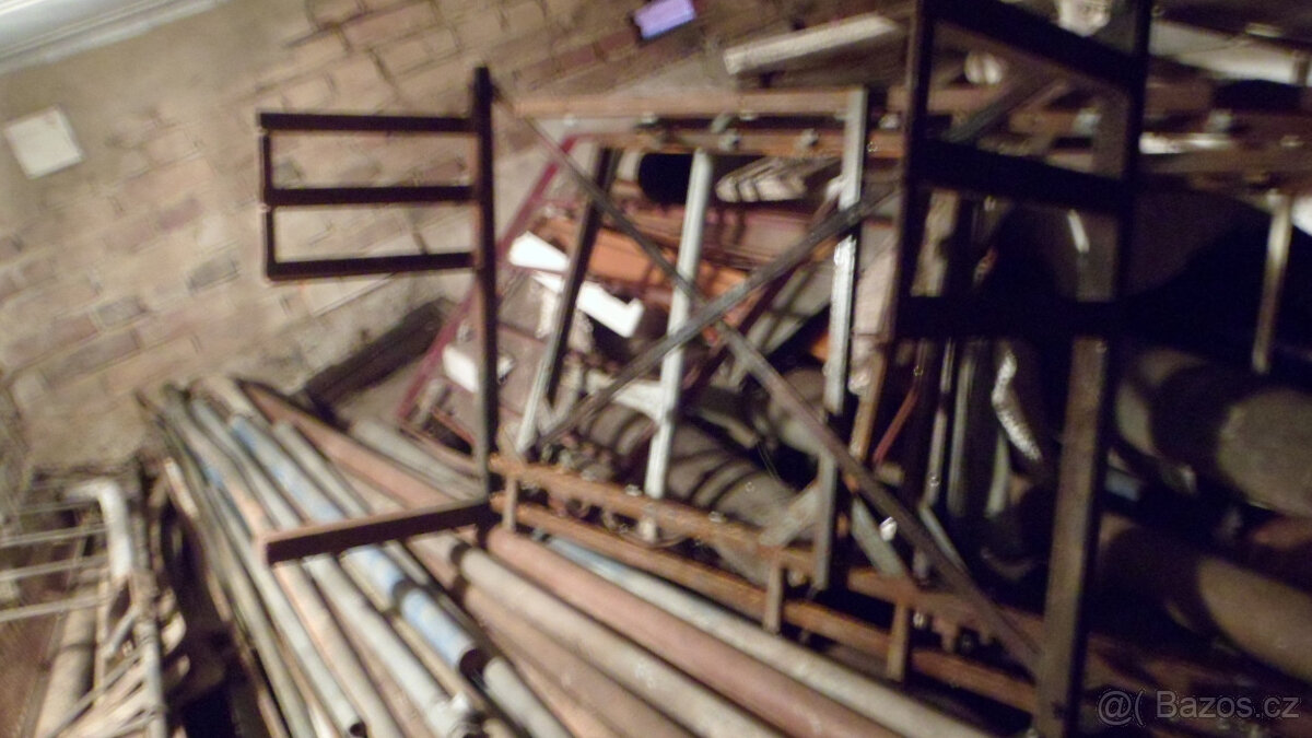 Kovová konstrukce pro gril