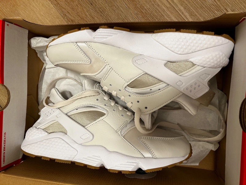 Nové tenisky Nike Huarache bílé krémové komplet balení s kra