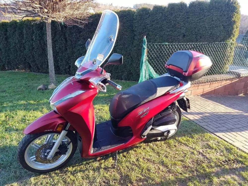Honda SH 350 i ABS, TC (2021) kufr, CZ doklady VÝPRODEJ