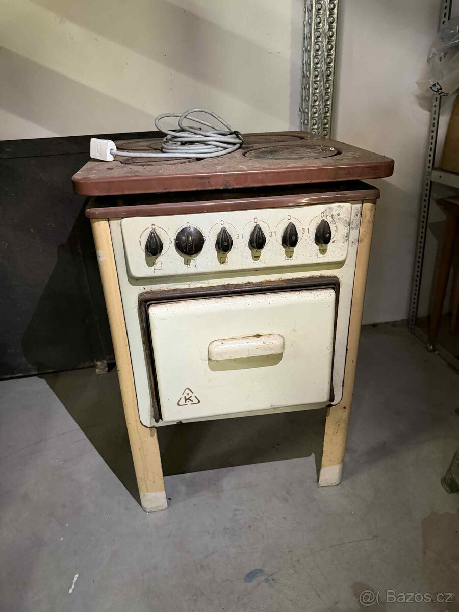 Starý elektrický vařič