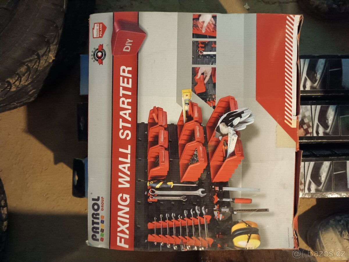 Plastový držák na zeď na nářadí