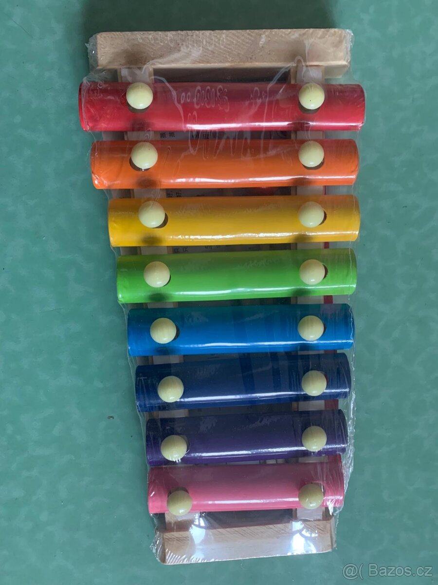 Různé hračky pro minčo