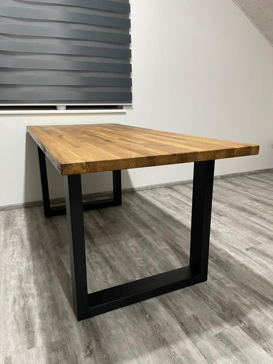 Masivní jídelní dubový stůl