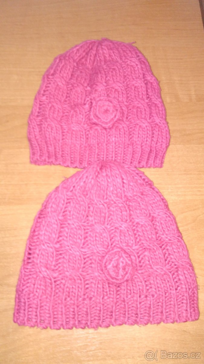 Zimní čepice pro dvojčata