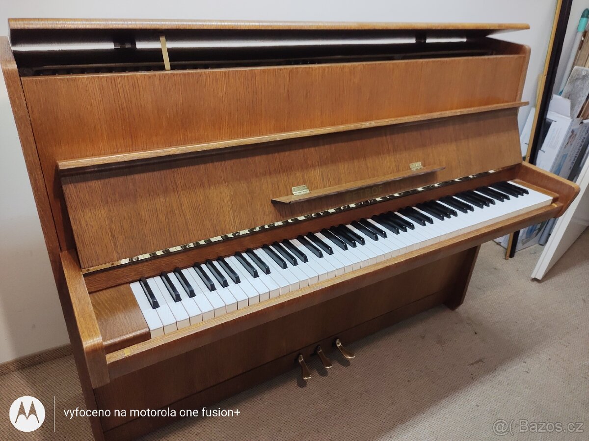pianino petrof