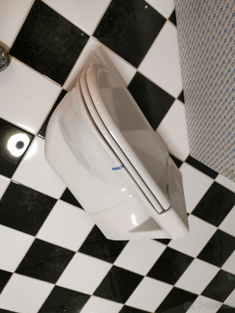 WC závěsné včetně sedátka, zadní odpad