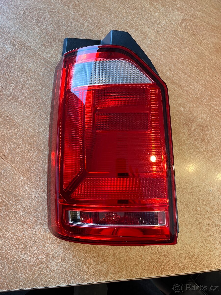 T6,Multivan,Caravelle,Transporter,zadní levé světlo