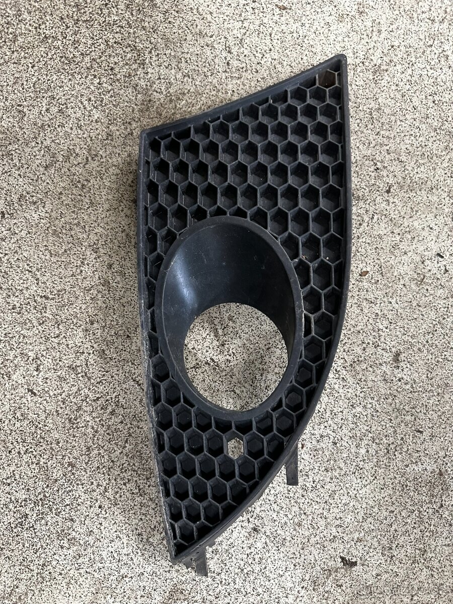 Mřížka předního nárazníku Seat Altea