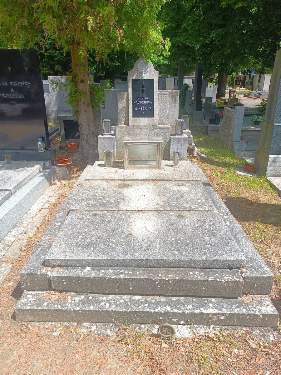 Prodám rodinnou hrobku