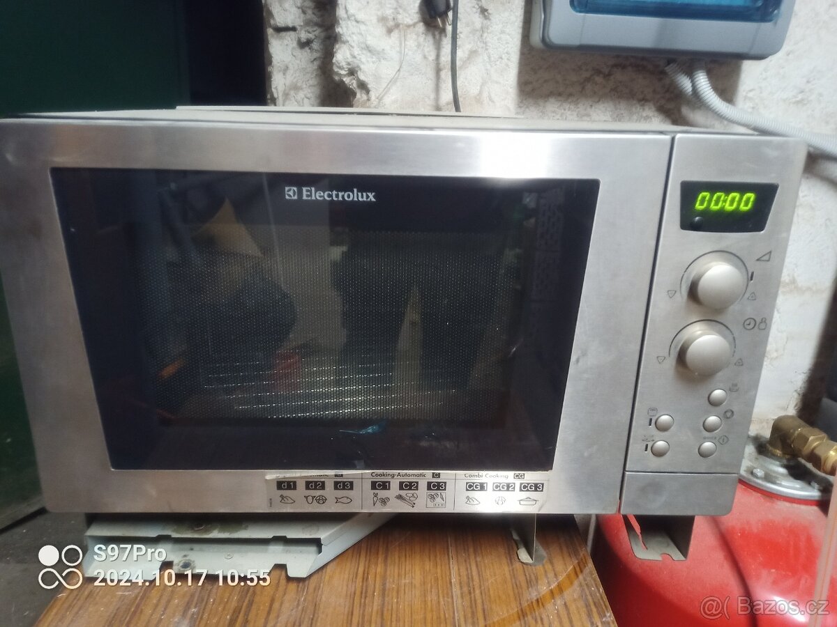 Mikrovlnná trouba Electrolux s grilem