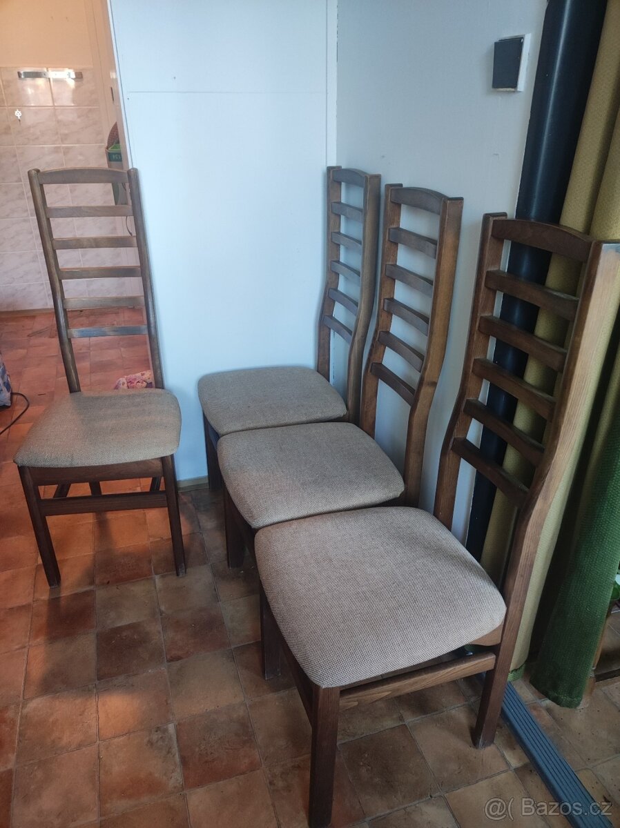 Dřevěné židle k jidelnimu stolu 4 ks