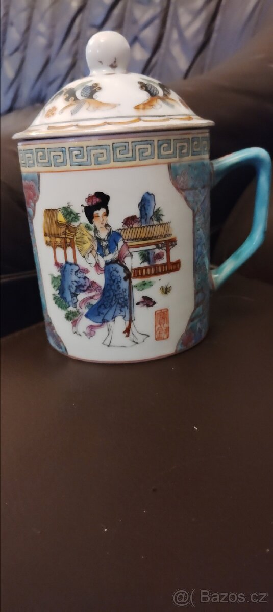 Sběratelské čínské porcelánové hrnky s pokličkou