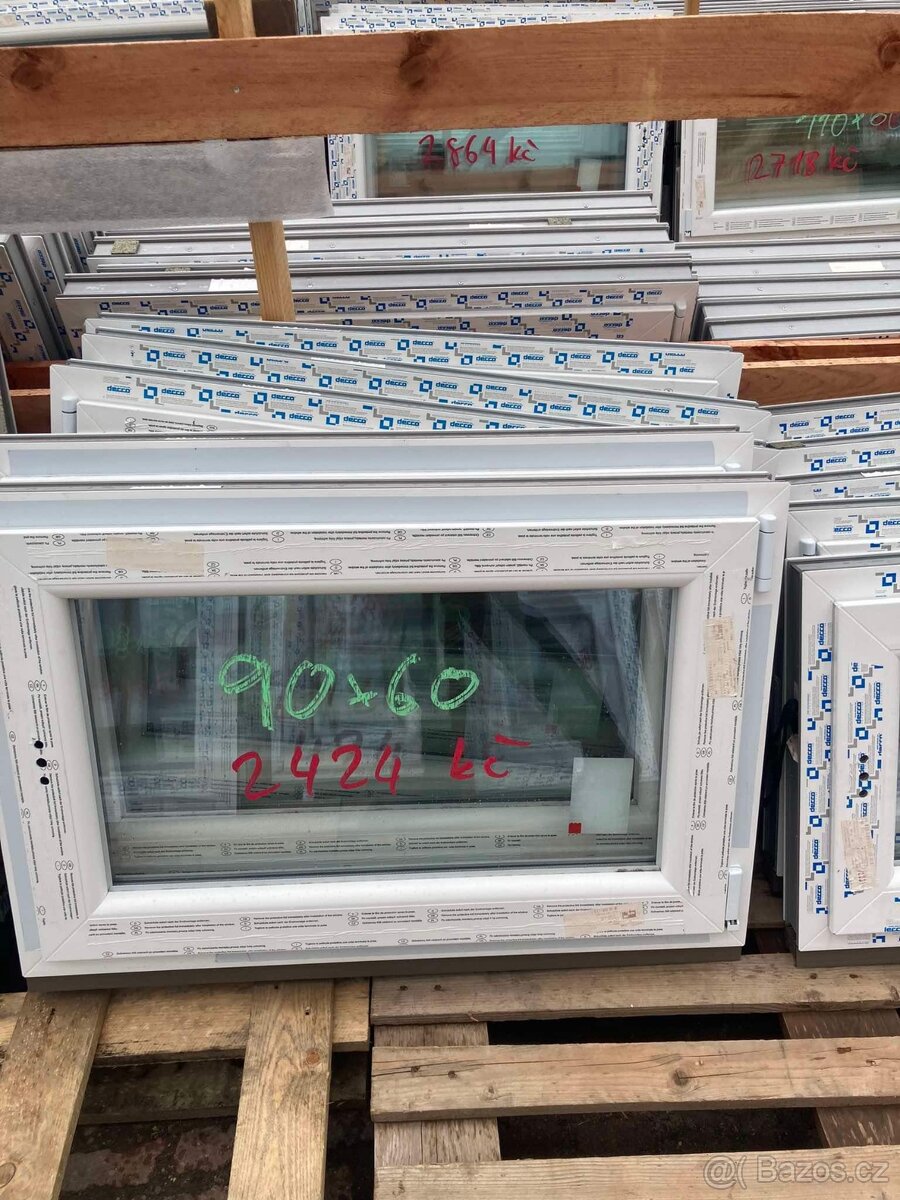 Prodám bílé plastové okno 90x60