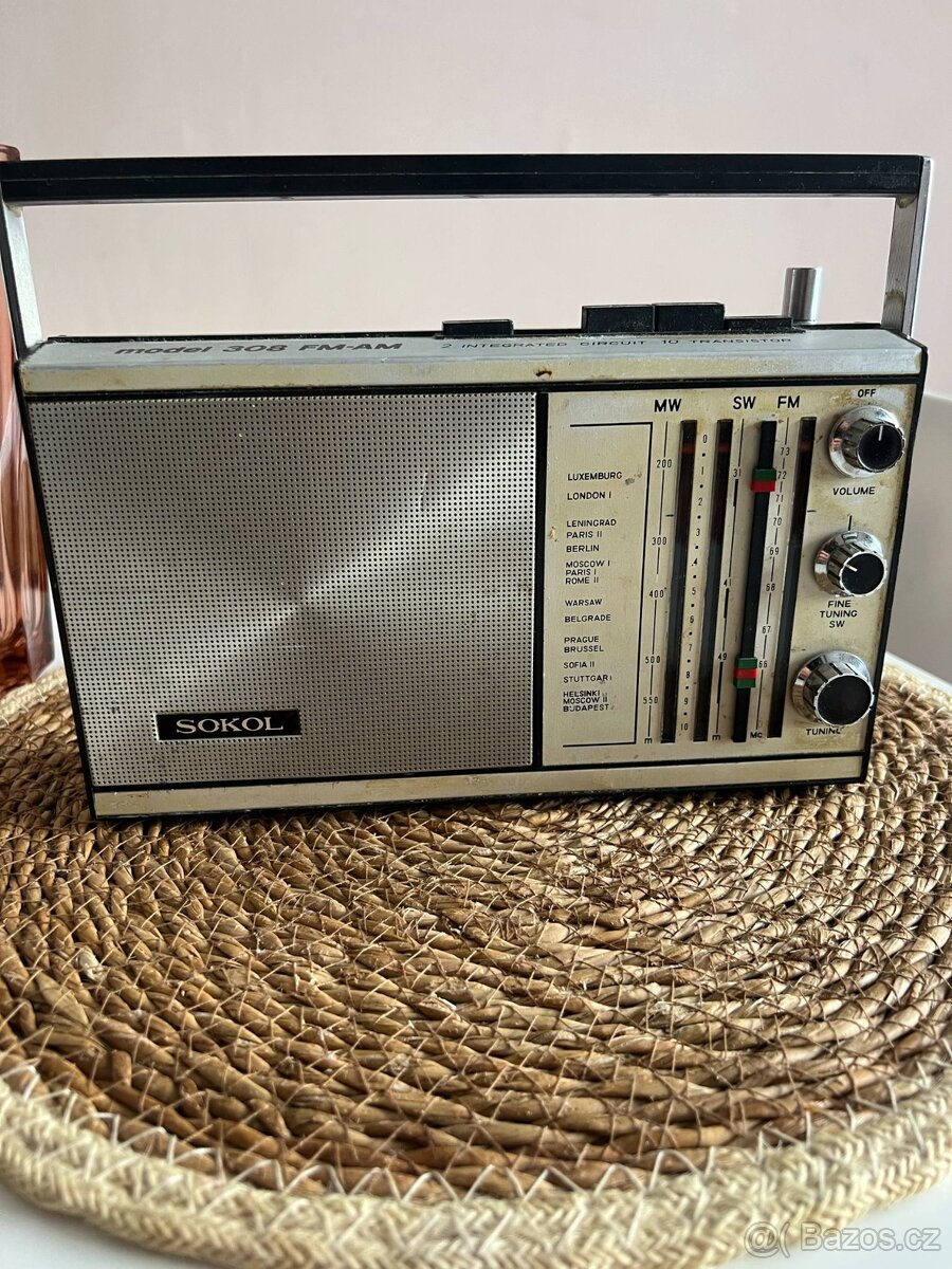 Historické rádio, tranzistorák SOKOL 308, made in USSR, návo
