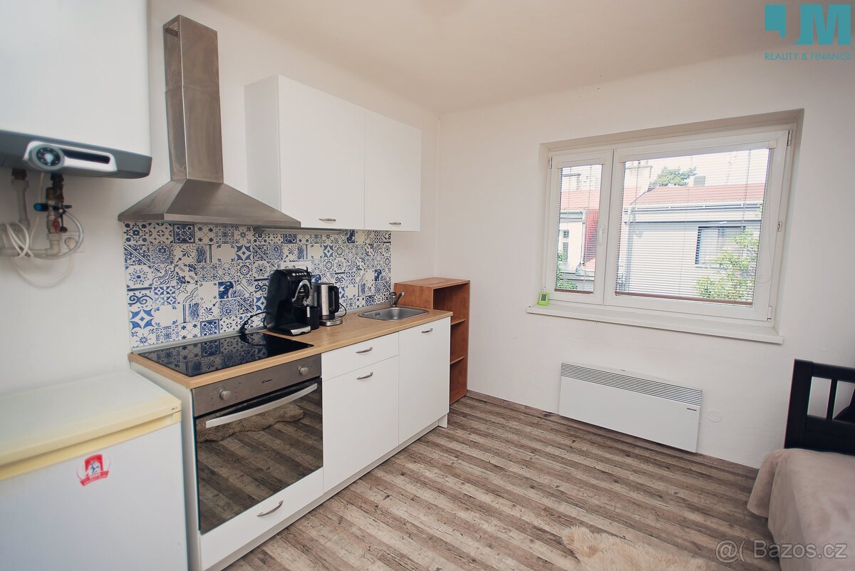 Soukromí, zahrádka i půda k bytu 2+kk, 39 m2 - Brno, Královo
