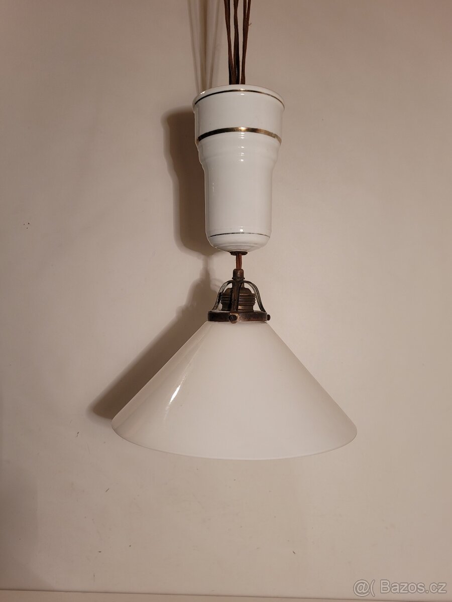 dobová porcelánová stahovačka, stahovací lustr, bílý širm