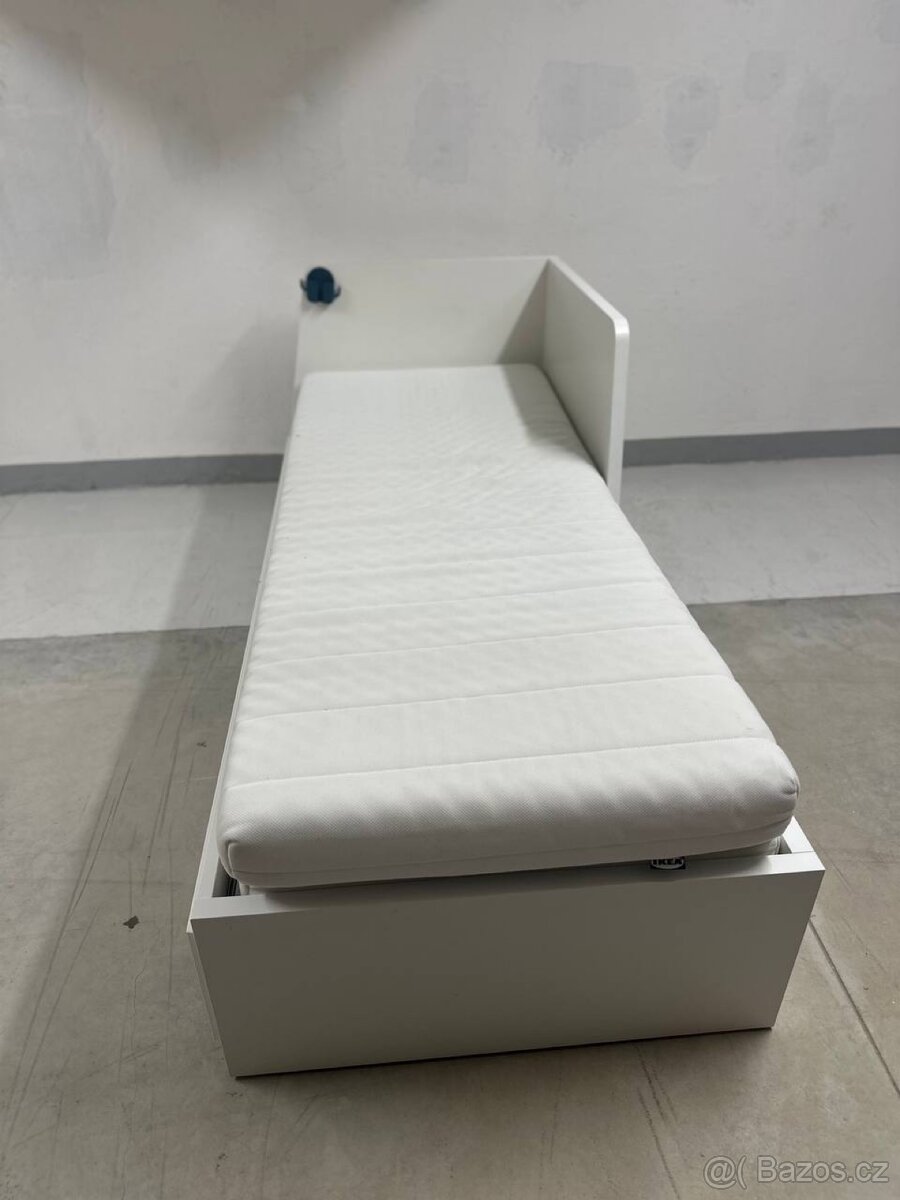 Rozkládací postel s úložným prostorem