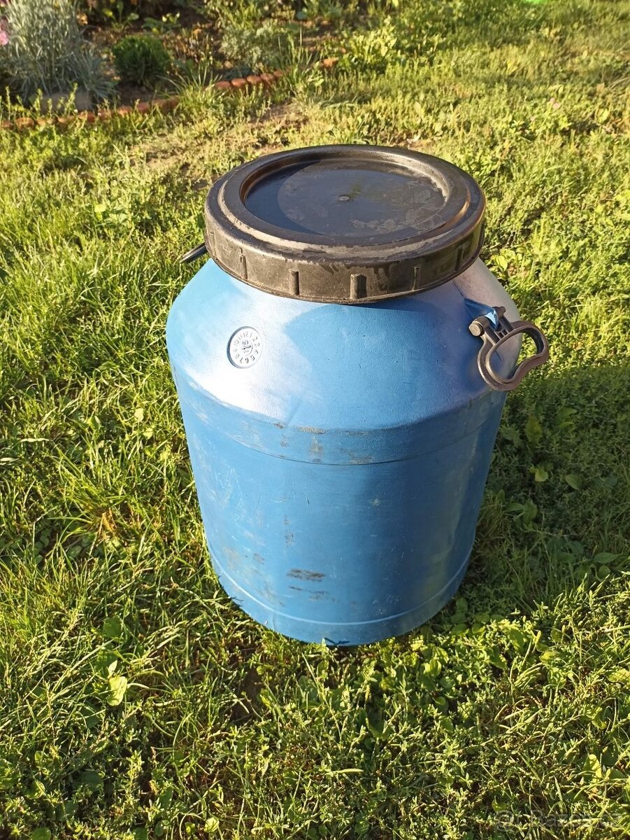 Plastové sudy 50L