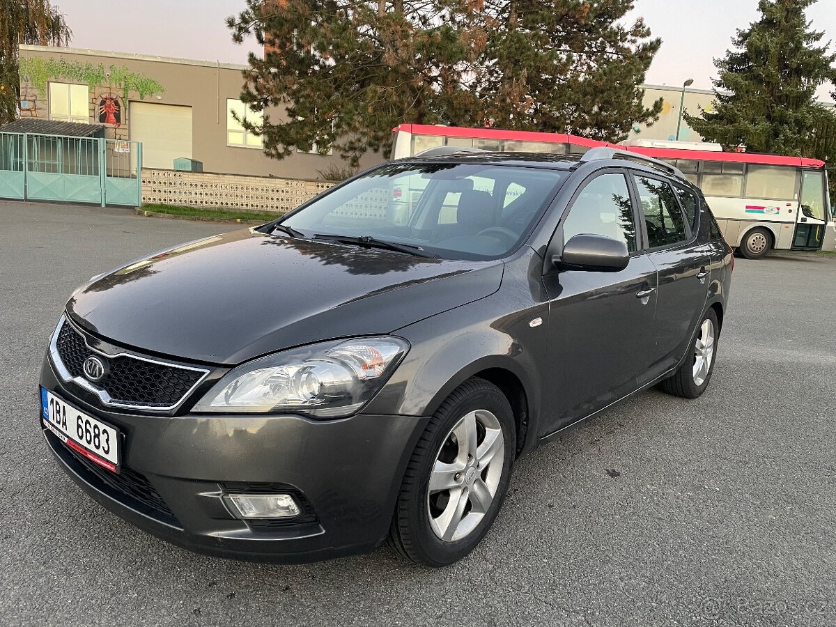 Kia Ceed ED 1.6 benzín cvvt kombi 2012 pofacelift
