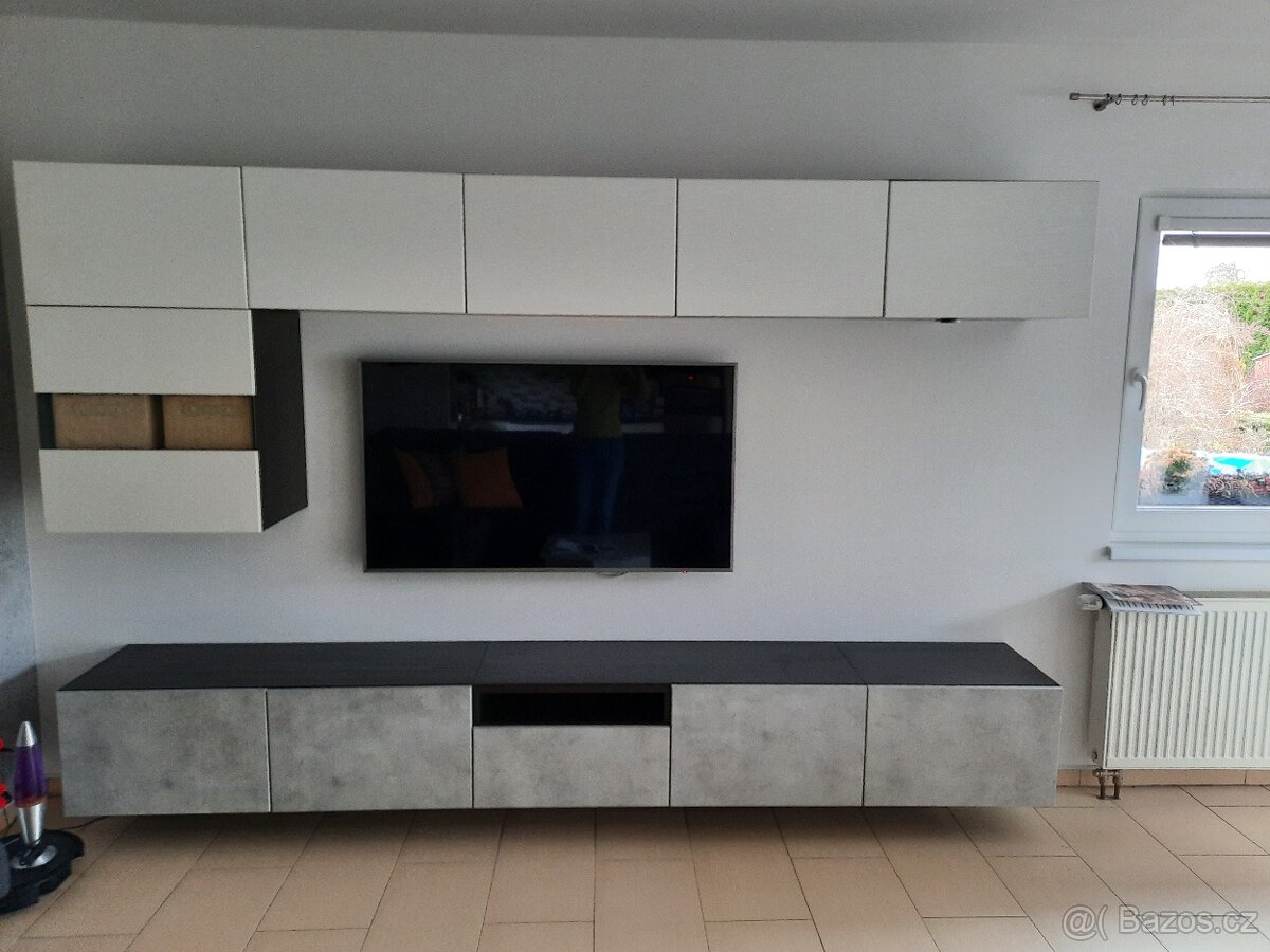 Designová moderní TV stěna s velkým úložným prostorem (IKEA