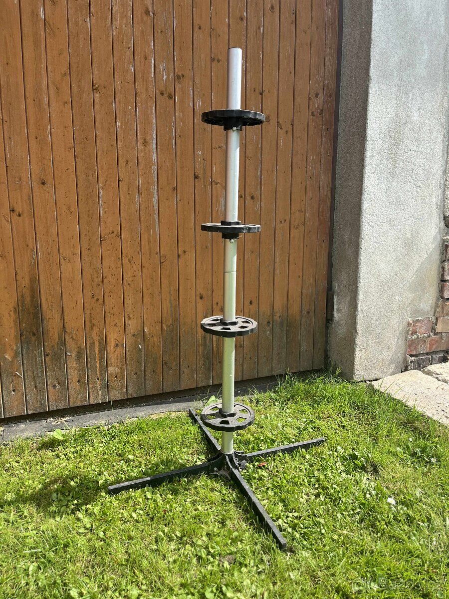 Stojan na pneumatiky