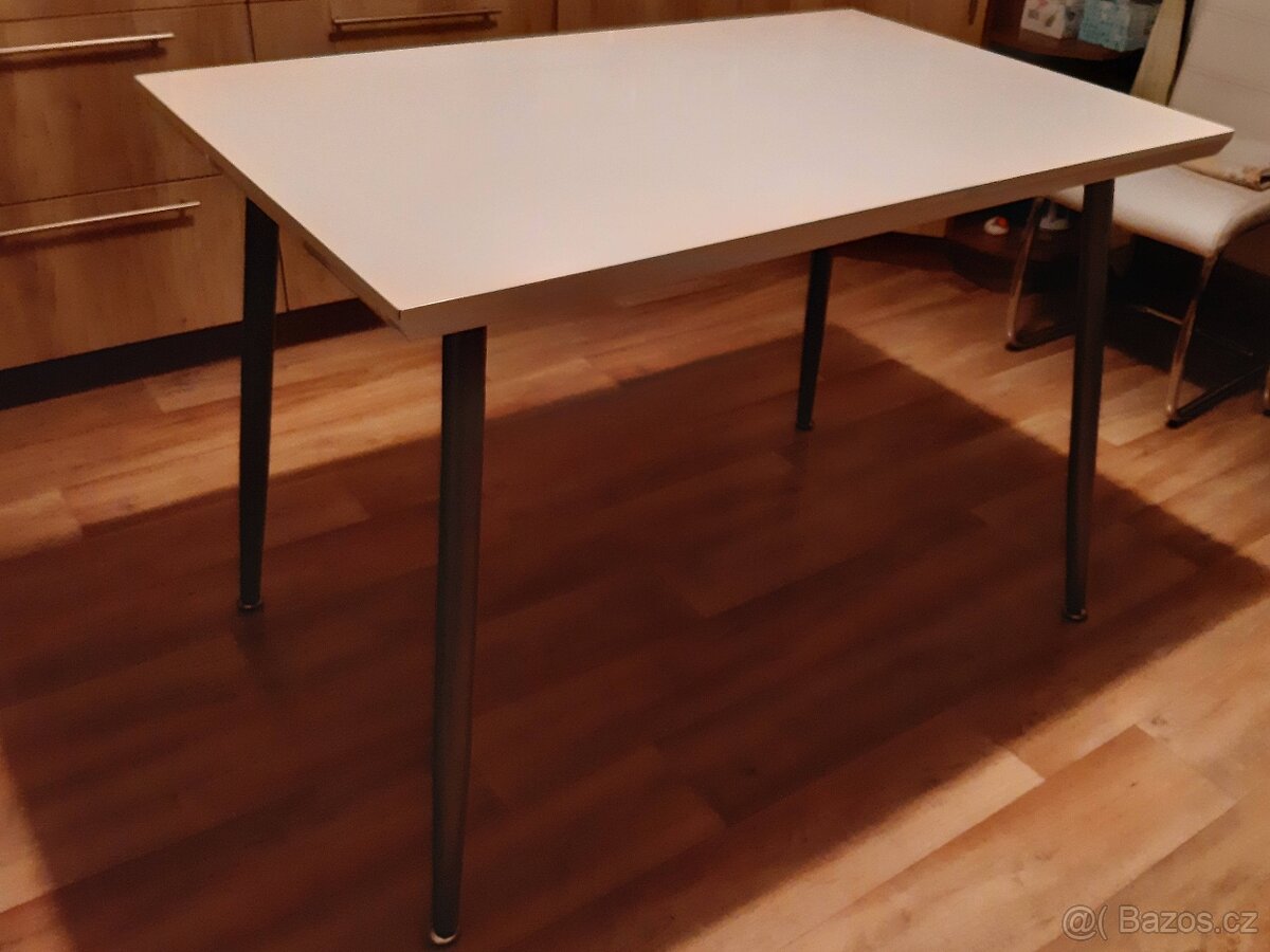 Jídelní stůl 110x70