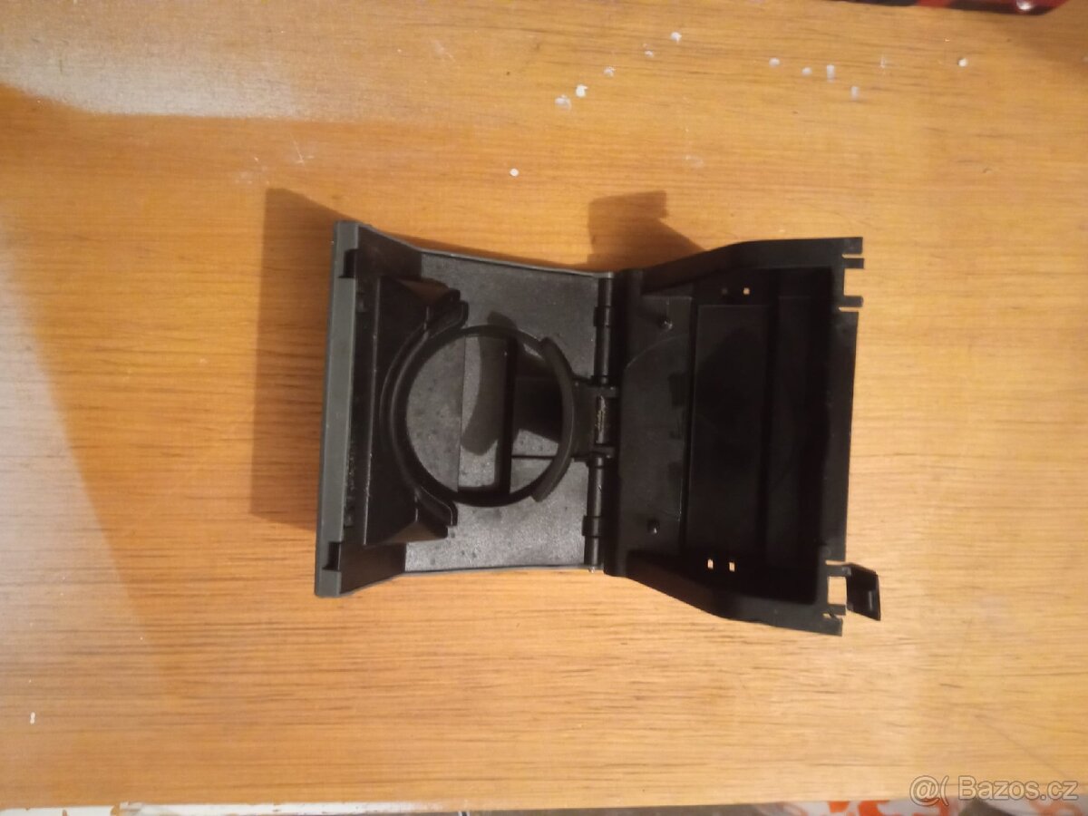 Prodám zadní popelník škoda Octavia 1