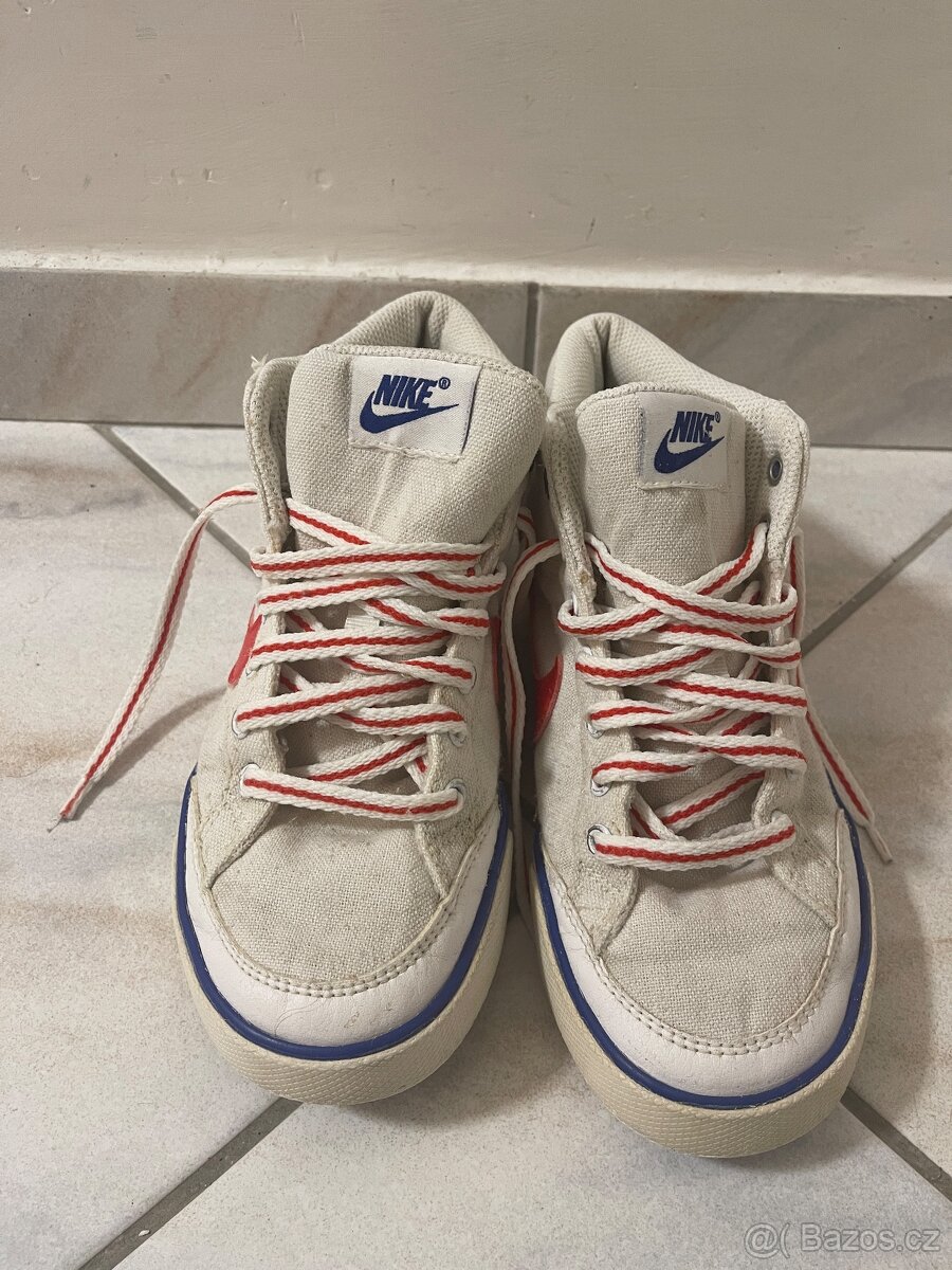 Dětské tenisky Nike.