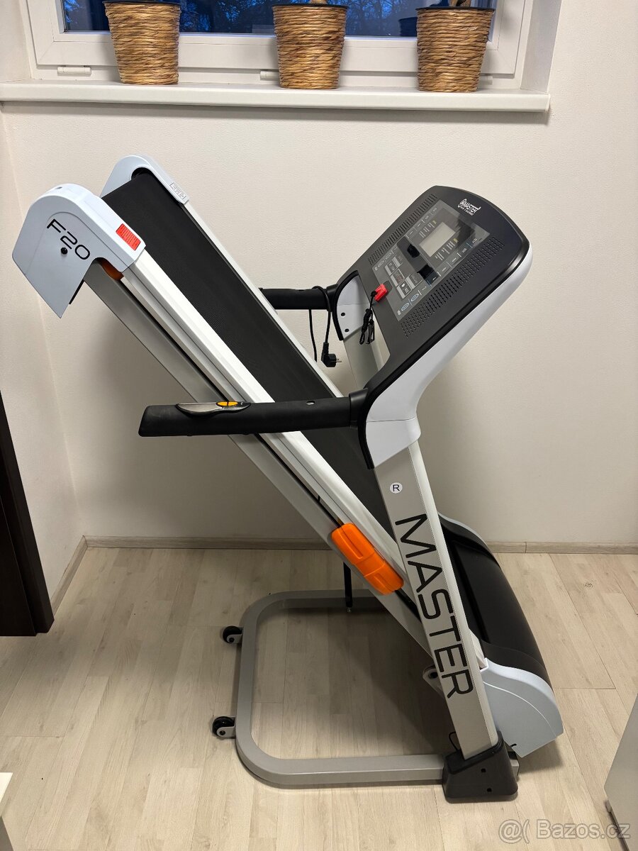 Běžecký pás MASTER F-20