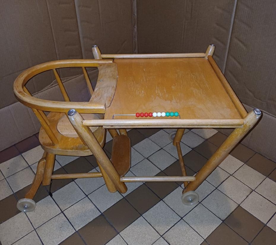 DĚTSKÁ jídelní židlička