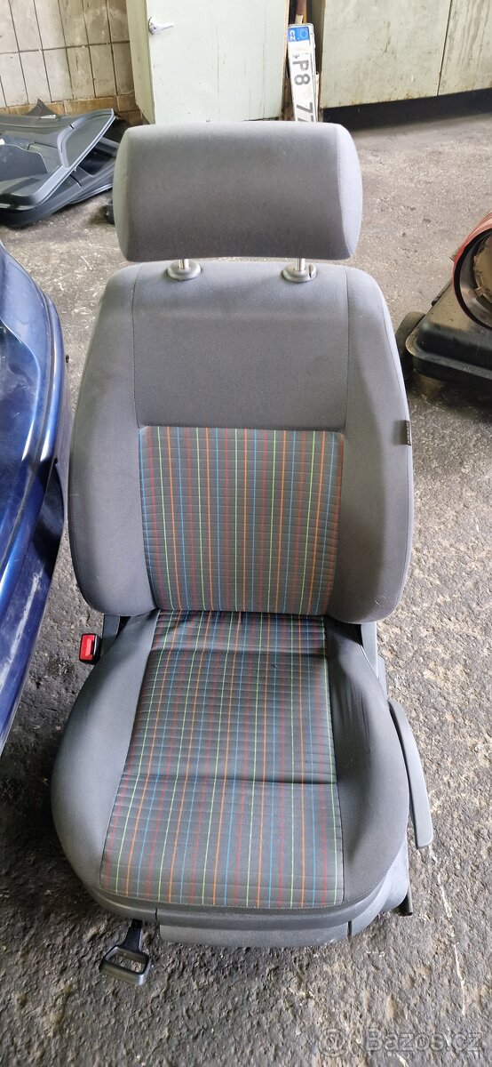 VW Polo 9n3 hezke predni sedačky.