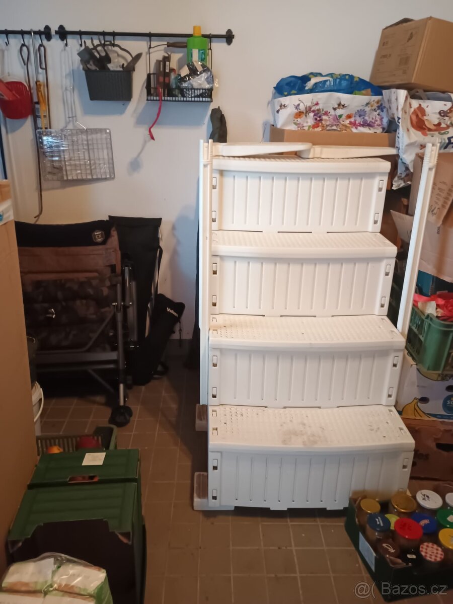 Schody do bazénu vhodné pro seniory