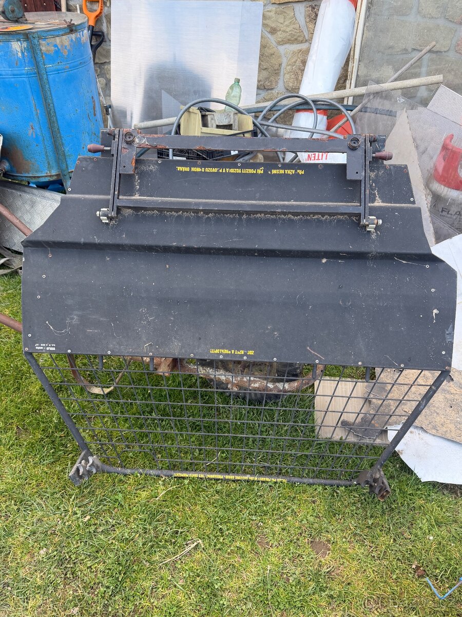 Mříž do auta Toyota Raw 4