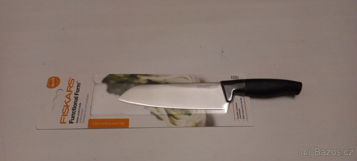 Santoku nůž Fiskars