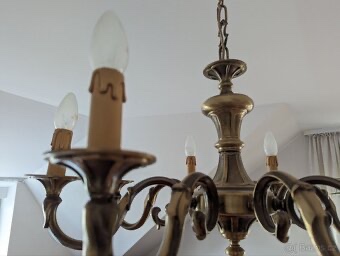 8-ramenný lustr z odlévané mosazi