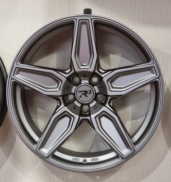 zátěžová německá alu R3 WHEELS 9x20" 5x120 ET35 R20