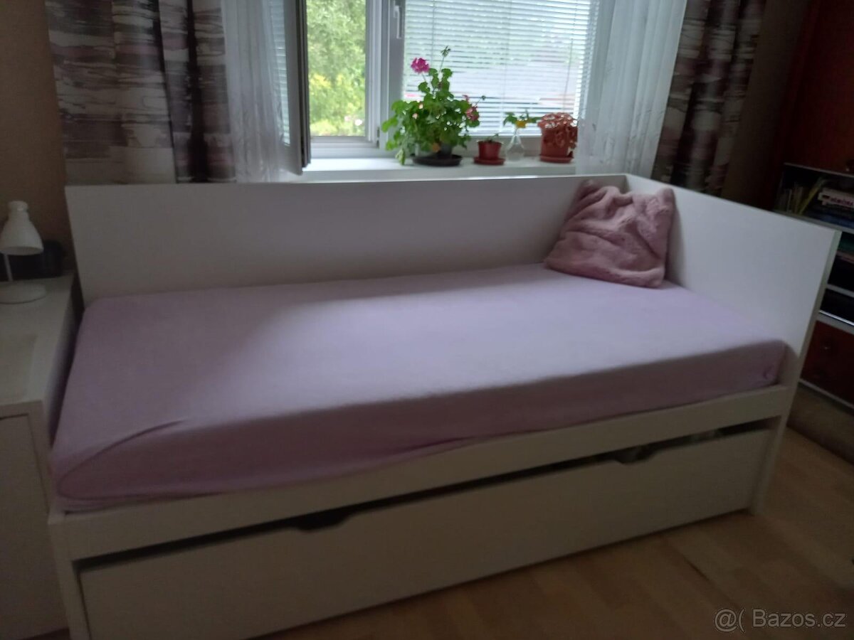 Prodám rozkládací velmi zachovalou postel